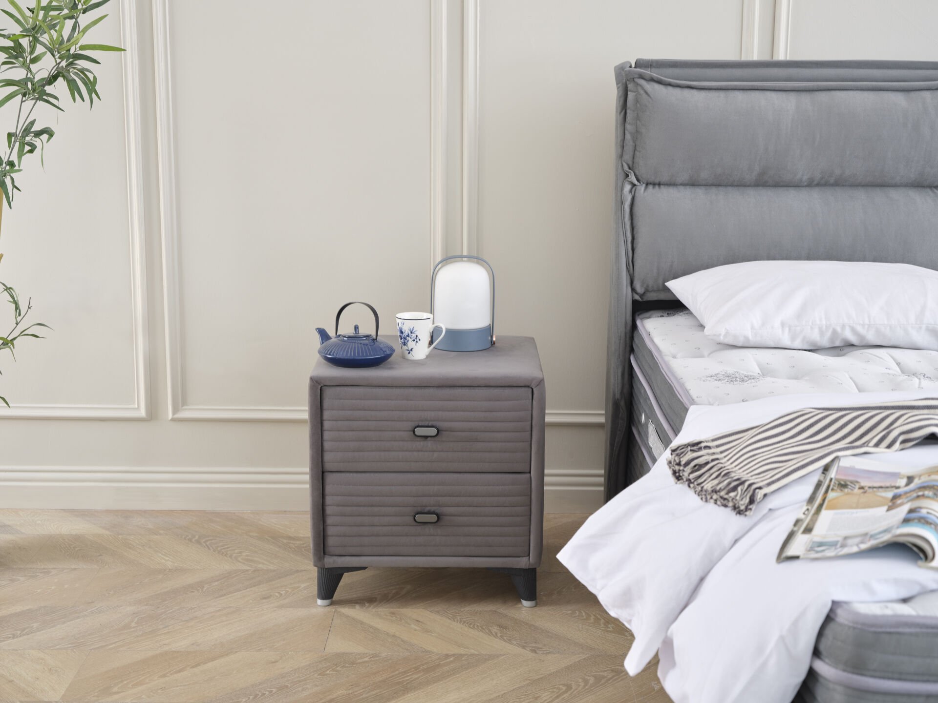 Avantgarde Plus Komodin