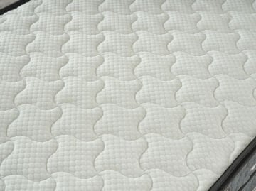 YOUNGER COMFORT Hijyenik Yatak – Kolayca Çıkarılabilen Yıkanabilir Pedli ve DCS Dinamik Yay Sistemli Konfor