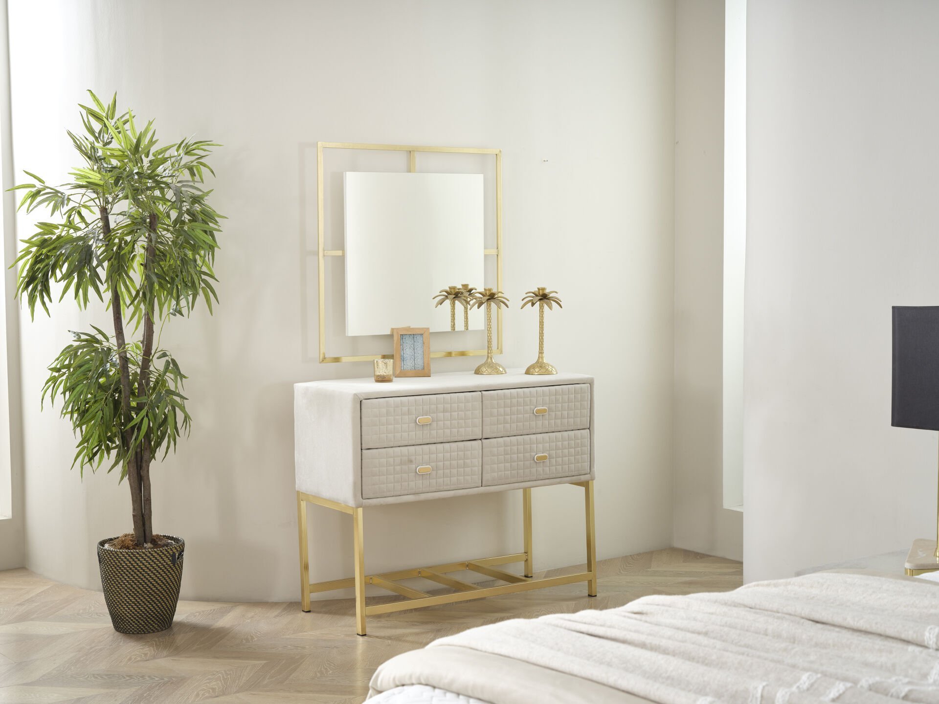 WOOL TOUCH Sofistike Şifonyer ve Makyaj Masası - Zarafetin Altın Dokunuşu, Kare Kapitone Detaylı ve Lüks Tasarım